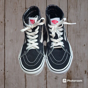Vans Kids Sk8-Hi. High Top Black Suede Skateboard Sneakers/Shoes, Size 1